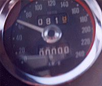 10��km�˔j�̏u��