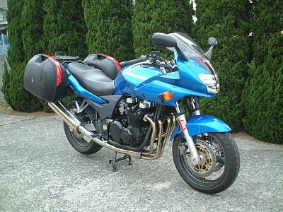 http://www.kct.ne.jp/~motokame/2002.kawasaki/zr-7.JPG