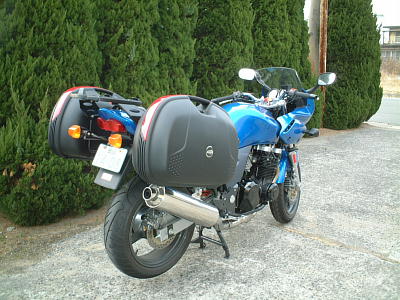http://www.kct.ne.jp/~motokame/2002.kawasaki/zr-7ria.JPG